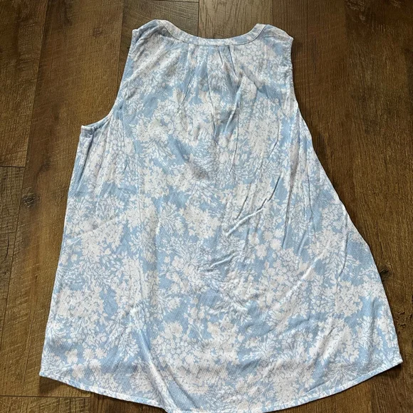 Women's Crown & Ivy Blue White Floral Sleeveless Tank Top L - Picture 10 of 12